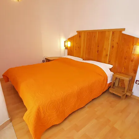 Zeljko 750 Apartment